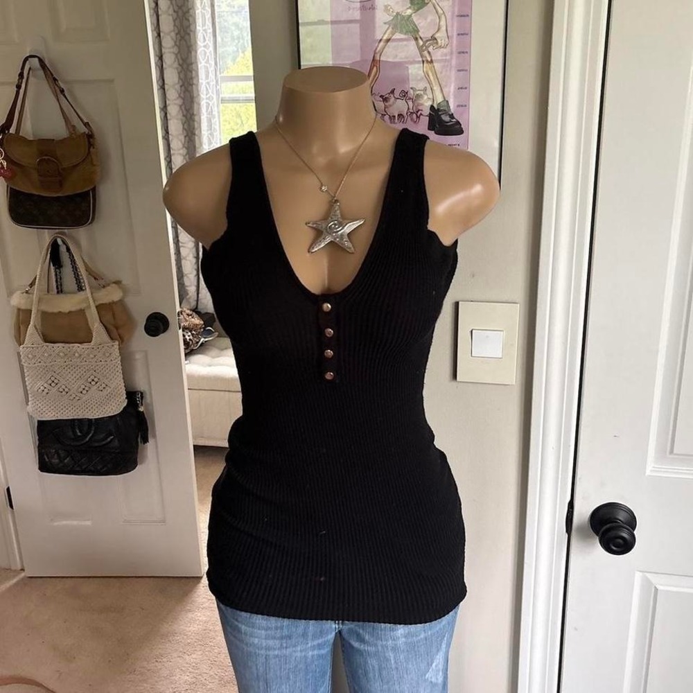 y2k 2000s bimbo‎ black ribbed button tank